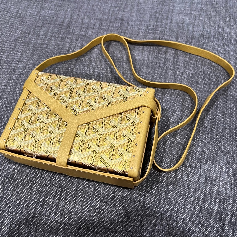 Limited edition brand new Goyard in gold